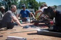 Avec les résidences de formation à la ferme de l’Atelier Paysan, investissez dans votre autonomie !