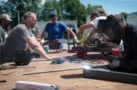 Avec les résidences de formation à la ferme de l’Atelier Paysan, investissez dans votre autonomie !